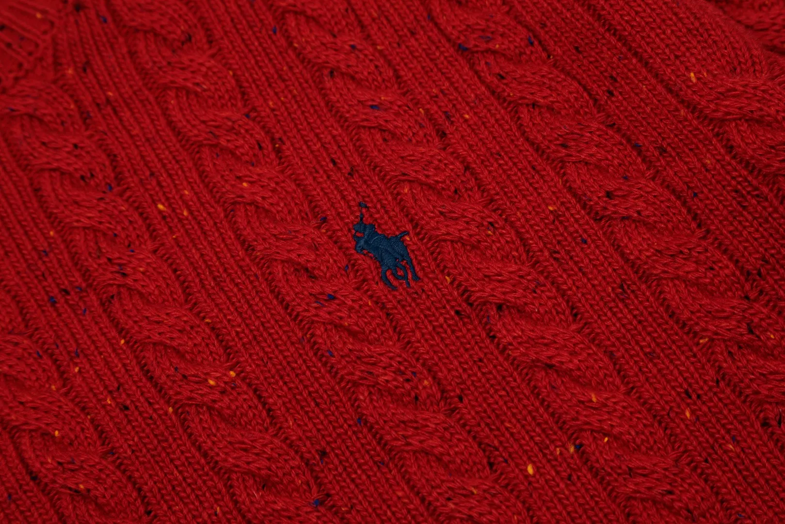 🅿️220 "Top quality" Style number: DS028# [Ralph Lauren wool blended pony embroidered logo twist knitted sweater] ✅Ralph Lauren gradient multi-color dot versatile couple style knitted round neck pullover sweater ✅15% merino cotton wool 85% wool blended custom laser buttons ✅Clean and clear texture ✅ZP quality 1:1 version Scan the code to enter the GF website Counter quality ✅Details and quality are the only one in Guangzhou. Imported quality wool. Focus on high-end. Cost-effective. Needless to say good quality. ✅Restore the original version. The maximum size can be worn up to 180 pounds. Loose, comfortable and stress-free. ✅The upper body is simple and easy to put on. A must-have item for ootd. Good-looking clothes are never picky. A must-have in couples' wardrobes. Size: S-L. Color: Navy blue, light blue, off-white, gray, Christmas red.